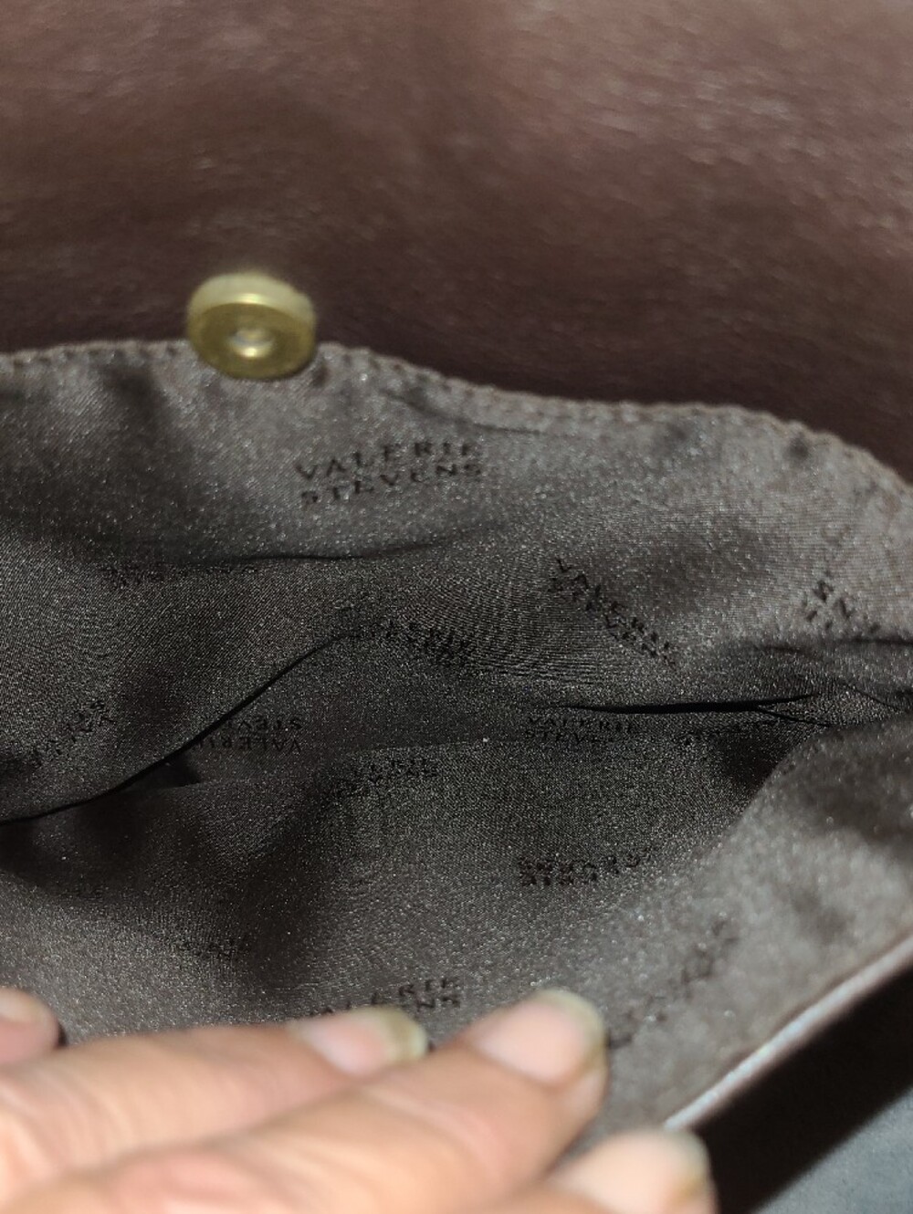 Valerie Stevens Brown 100% Leather Crossbody Bag with Gold Hardware - Picture 7 of 13